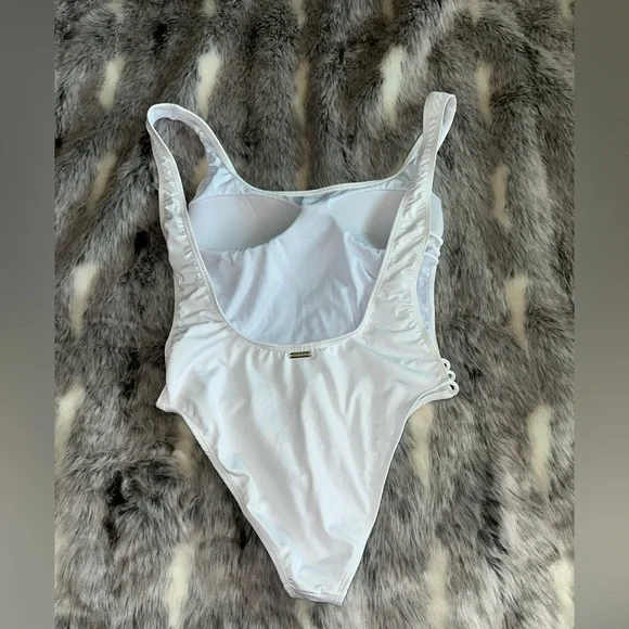 Kenny Flowers White and Black One Piece Swimsuit with Toucan Design sz small - Picture 3 of 5